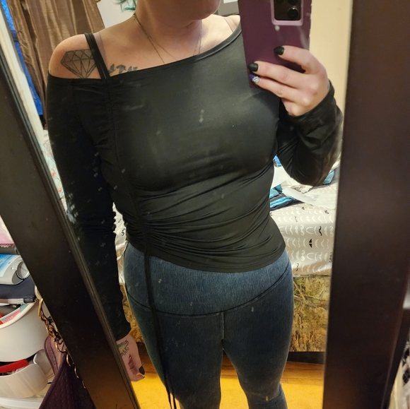 Halara workout top - Picture 3 of 3